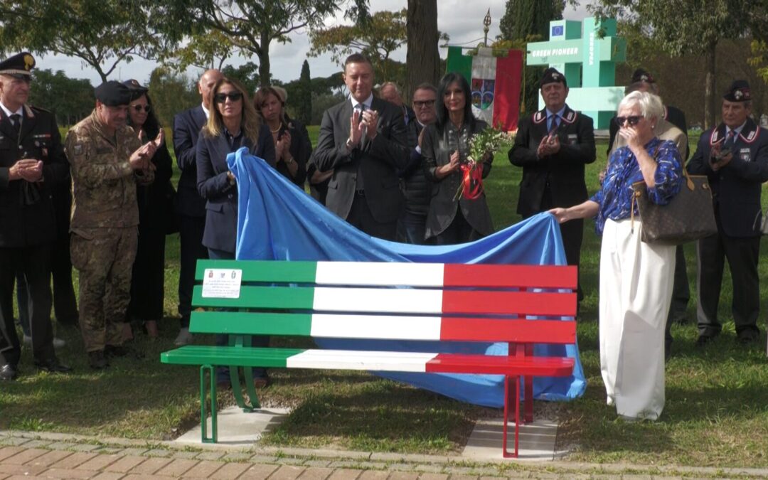 Svelata nel parco Pertini la panchina tricolore per le vittime delle  foibe