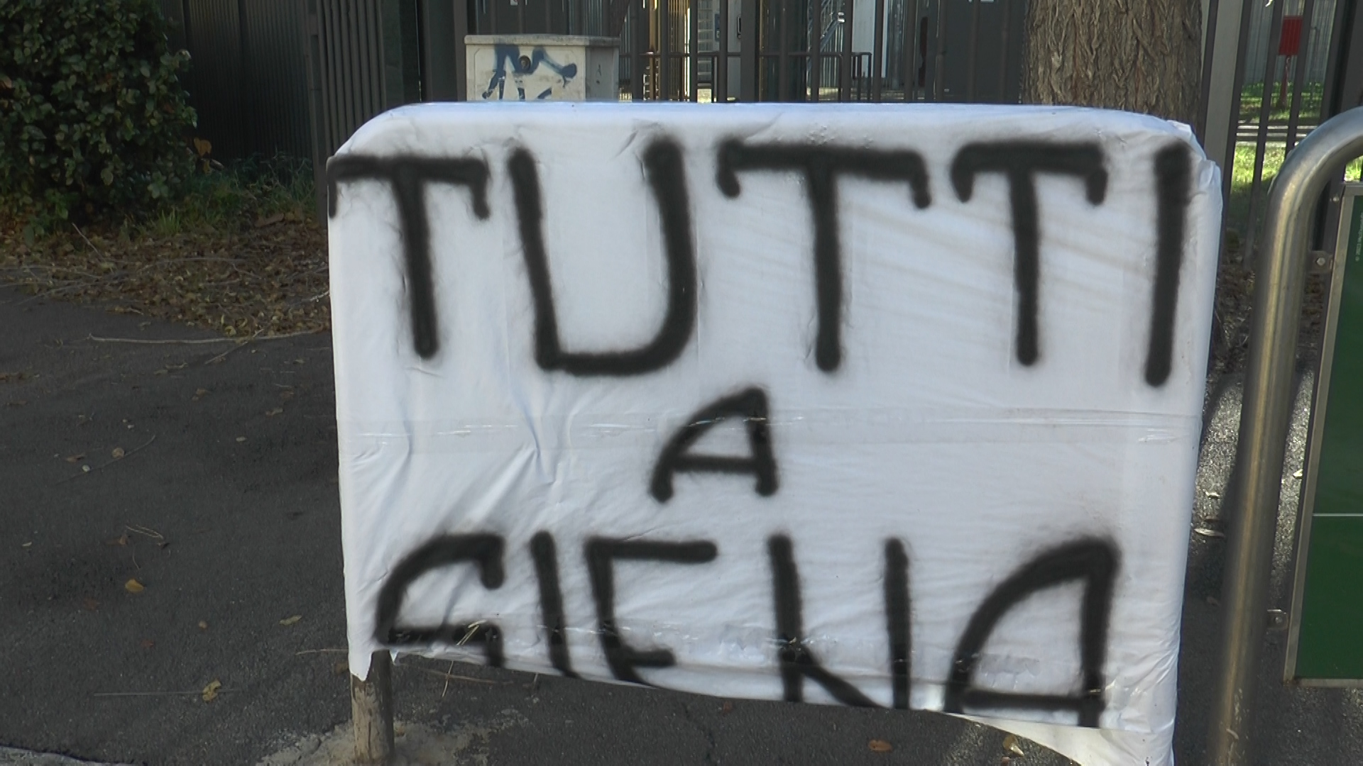 STRISCIONE.jpg